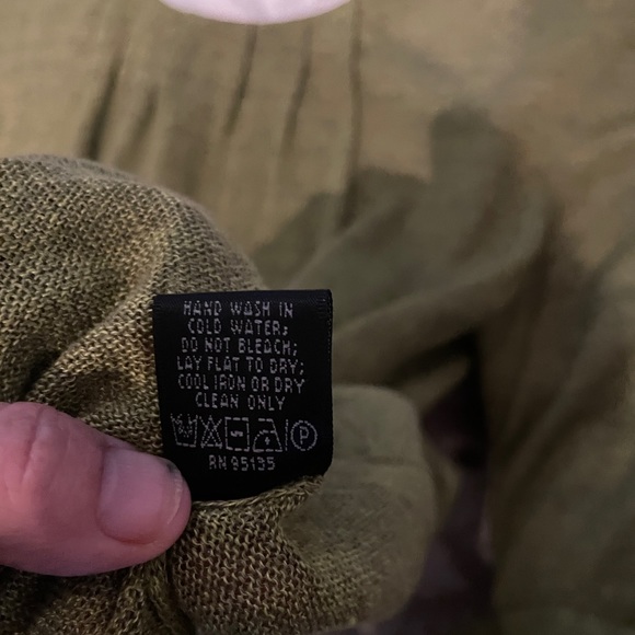 Color is moss green with dark flecks.  This is a 100% linen sweater. - Picture 4 of 4